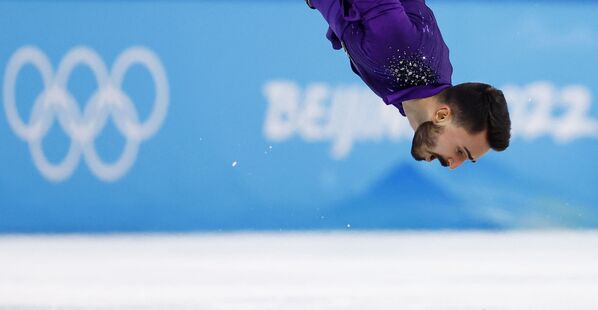 法国花样滑冰运动员凯文·艾莫斯在冰场比赛。 - 俄罗斯卫星通讯社