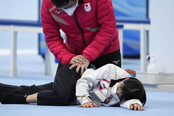 日本速度滑冰運動員高木美帆進行醫療按摩。 日本速度滑冰運動員高木美帆進行醫療按摩。 - 俄羅斯衛星通訊社