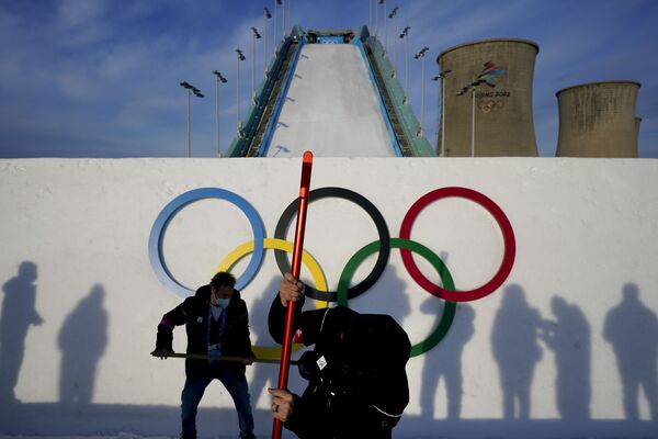2022年北京冬奥会大跳台场地保障人员。 - 俄罗斯卫星通讯社