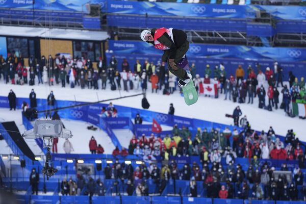 2022年北京冬奥会，瑞士选手扬·舍雷尔参加单板滑雪男子U型场地技巧资格赛。 - 俄罗斯卫星通讯社