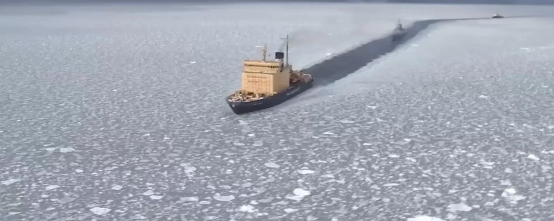 俄太平洋艦隊艦艇編隊穿過拉彼魯茲海峽的冰原 - 俄羅斯衛星通訊社, 1920, 11.02.2022
