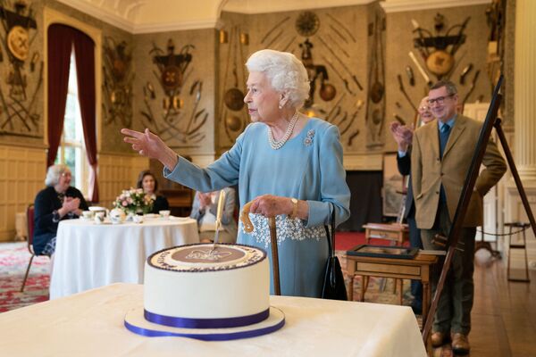 英國女王伊麗莎白二世在諾福克官邸宴會廳舉行招待會。她成為首位在位70年的英國君主，2022年2月5日。 - 俄羅斯衛星通訊社