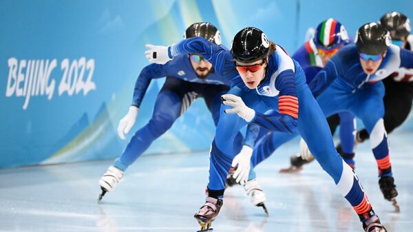 俄羅斯短道滑冰選手康斯坦丁•伊夫利耶夫在北京冬奧會短道速滑男子500米的比賽中獲得銀牌 - 俄羅斯衛星通訊社