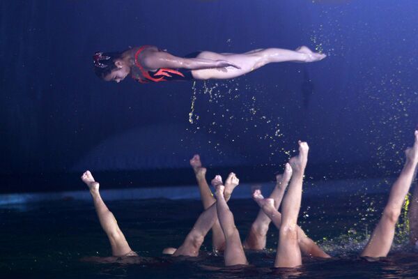 朝鮮花樣游泳運動員慶祝光明星節的表演。 - 俄羅斯衛星通訊社