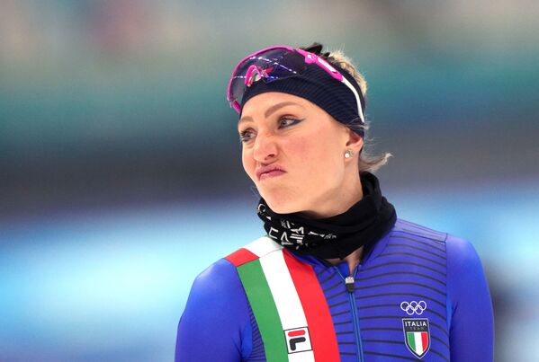意大利短道速滑選手弗蘭切絲卡 · 洛洛布里吉達在冬奧會女子 3000 米比賽前。 - 俄羅斯衛星通訊社