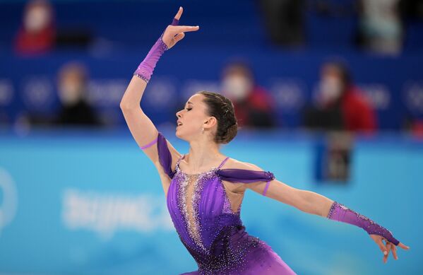 俄罗斯花样滑冰运动员卡米拉·瓦利耶娃参加北京冬奥会花样滑冰团体赛女子单人滑短节目。 - 俄罗斯卫星通讯社