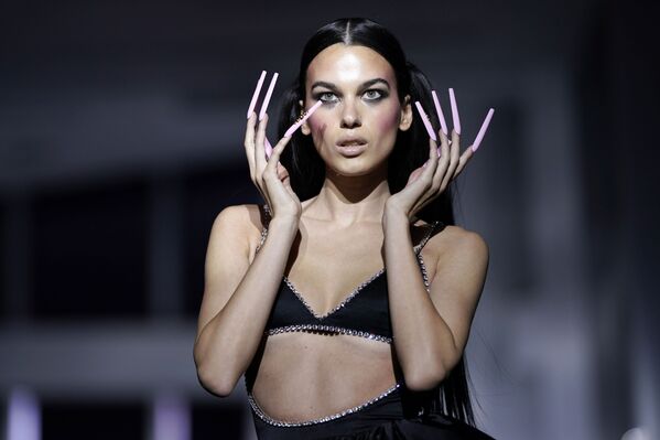 2022紐約秋冬時裝周進行克里斯蒂安·考恩(Christian Cowan)品牌時裝秀。 2022紐約秋冬時裝周進行克里斯蒂安·考恩(Christian Cowan)品牌時裝秀。 - 俄羅斯衛星通訊社