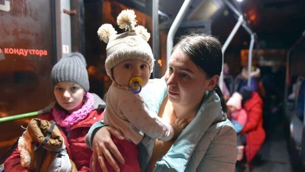 自开展特别军事行动以来，2153078人从乌克兰和顿巴斯两个共和国危险地区撤离到俄罗斯境内，其中包括340358名儿童在内 - 俄罗斯卫星通讯社