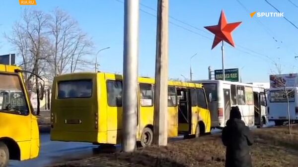 一列来自顿涅茨克的巴士 - 俄罗斯卫星通讯社