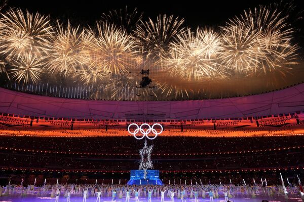 第24届北京冬奥会闭幕式的烟花。 - 俄罗斯卫星通讯社