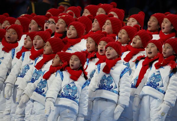 来自河北省保定市阜平县的儿童演唱希腊语的《奥林匹克颂歌》。 - 俄罗斯卫星通讯社