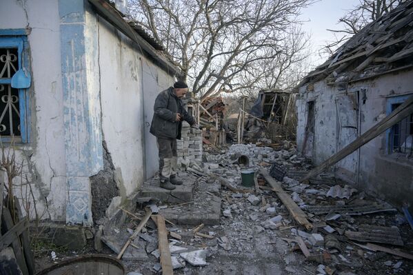 顿涅茨克州塔拉姆秋克村被炮击严重损毁。 - 俄罗斯卫星通讯社