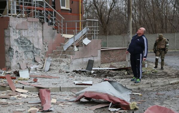 顿涅茨克一居民楼被炮击损坏。 - 俄罗斯卫星通讯社
