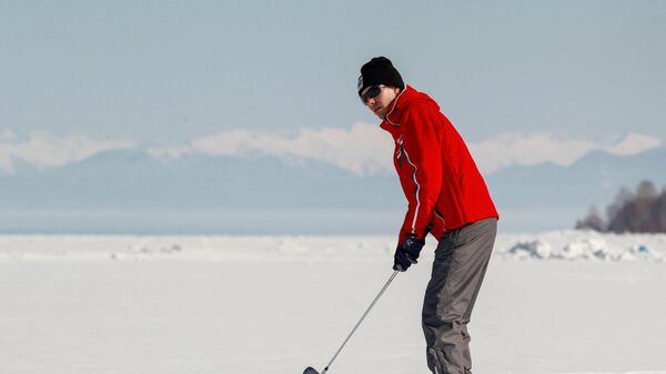 贝加尔湖将为中国游客开发冰上高尔夫 - 俄罗斯卫星通讯社