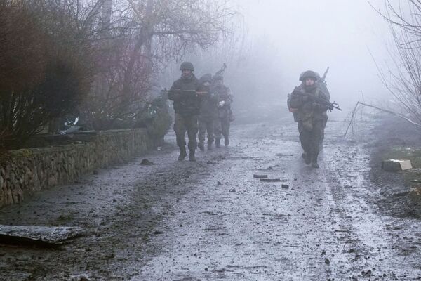 頓涅茨克人民警察部隊在沃爾諾瓦希城區清剿殘敵。 - 俄羅斯衛星通訊社
