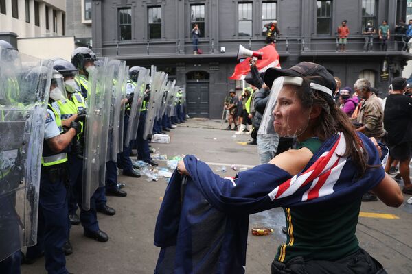 新西蘭抗議人群在惠靈頓與警方對峙。 - 俄羅斯衛星通訊社