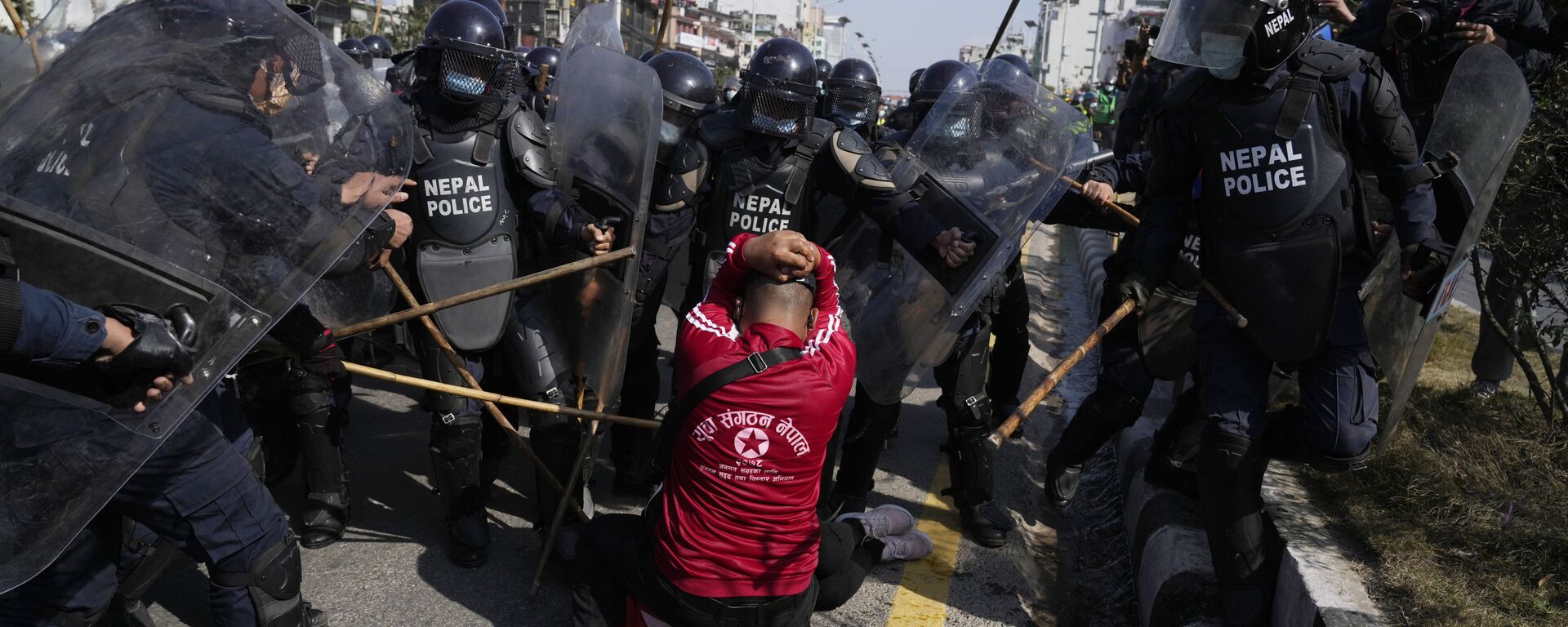 美媒：已辞职的尼泊尔总理仍留在加德满都并安全无恙 - 俄罗斯卫星通讯社, 1920, 09.09.2025