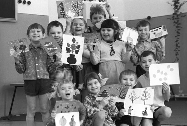 加里宁州“上涅特罗伊茨基”国营农场幼儿园的学生送给妈妈们的礼物。 - 俄罗斯卫星通讯社