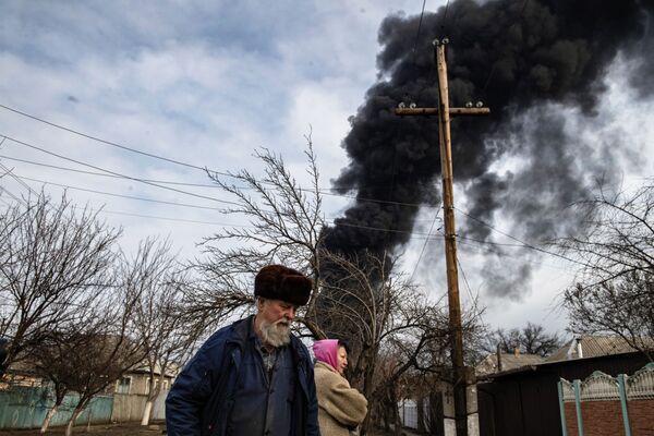 卢甘斯克市石油基地遭乌克兰军队炮击。 - 俄罗斯卫星通讯社