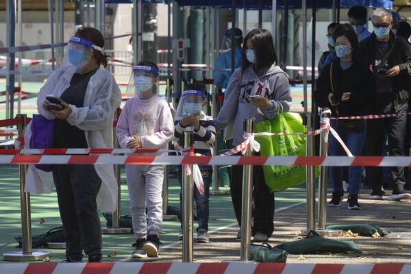 香港市民排隊進行核酸檢測。 - 俄羅斯衛星通訊社
