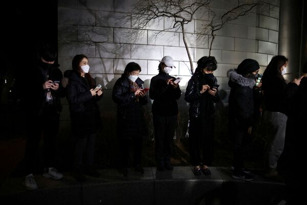首爾，韓國新當選總統尹錫悅的支持者們觀看總統選舉結果的直播。 - 俄羅斯衛星通訊社