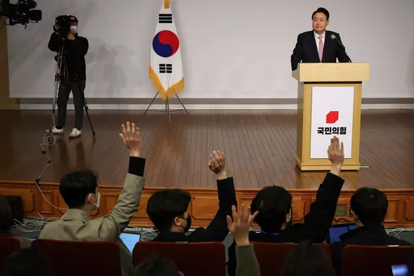 首爾,新當選總統尹錫悅在國會召開首次新聞發佈會,媒體代表舉手向尹錫悅提問。 首爾,新當選總統尹錫悅在國會召開首次新聞發佈會,媒體代表舉手向尹錫悅提問。 - 俄羅斯衛星通訊社