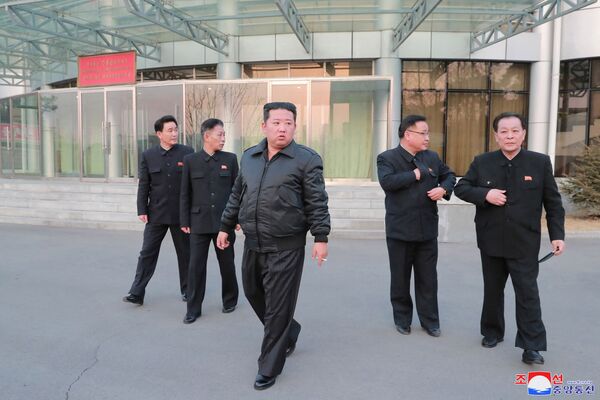 朝鮮領導人金正恩視察朝鮮國家航空航天發展局。 - 俄羅斯衛星通訊社