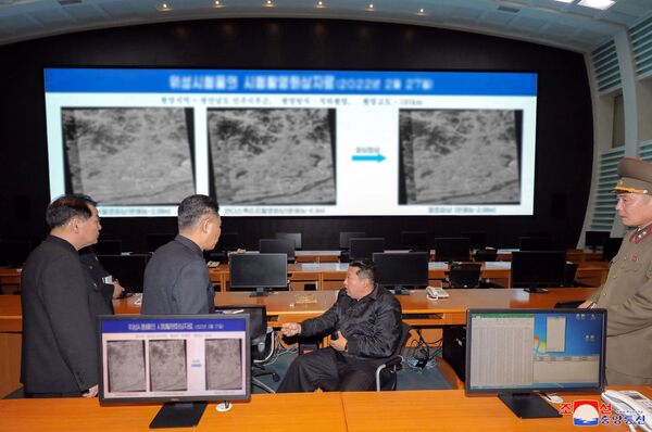 朝鮮領導人金正恩視察朝鮮國家航空航天發展局。 - 俄羅斯衛星通訊社