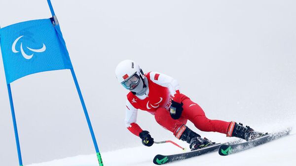 中國殘奧高山滑雪女選手張夢秋 - 俄羅斯衛星通訊社