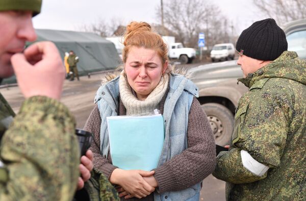 疏散人员援助站里的马里乌波尔难民。 - 俄罗斯卫星通讯社