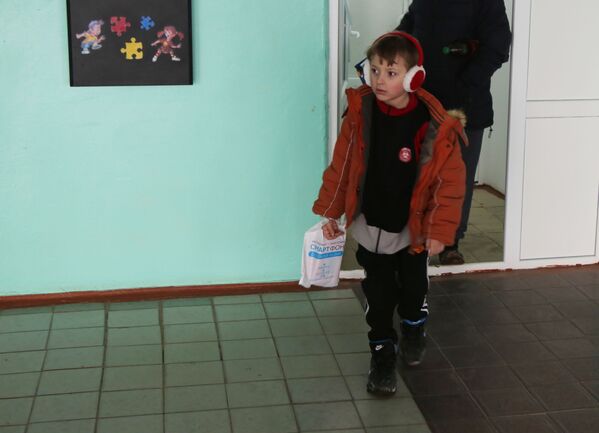 新亚速区别济缅村学校里的马里乌波尔儿童。 - 俄罗斯卫星通讯社