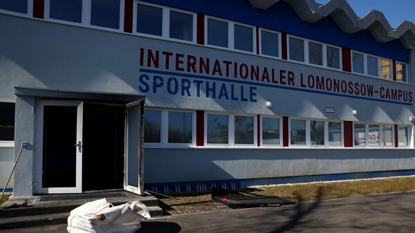德國警方：3月11日凌晨 柏林德俄學校體育館入口處遭人縱火 - 俄羅斯衛星通訊社