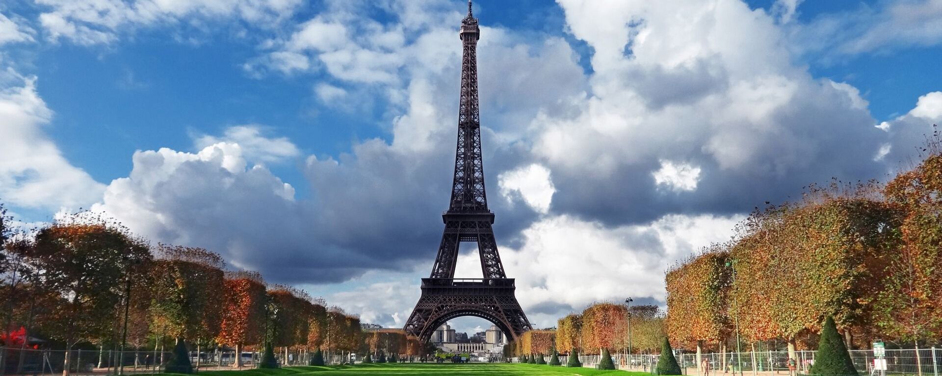 媒体: 法国超千家加油站面临95号油或柴油短缺问题 - 俄罗斯卫星通讯社, 1920, 01.04.2026