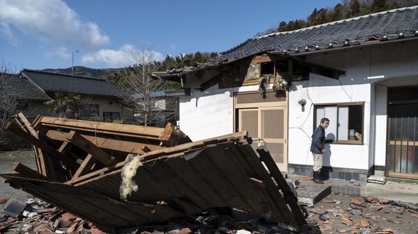路面開裂，房屋損毀：日本福島地區地震  - 俄羅斯衛星通訊社