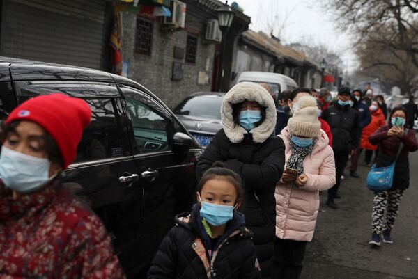 北京市民排隊接收新冠核酸檢測。 - 俄羅斯衛星通訊社
