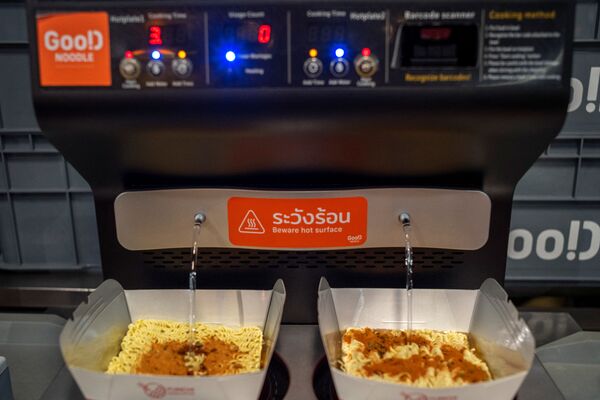 泰国曼谷Good Noodle商店里的自动泡面机。 - 俄罗斯卫星通讯社