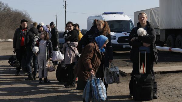 俄国防部：一天内俄军从乌克兰和顿巴斯两共和国疏散近1.6万人 - 俄罗斯卫星通讯社