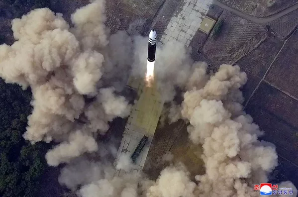 朝鮮測試發射新型洲際彈道導彈,2022年3月24日。 朝鮮測試發射新型洲際彈道導彈,2022年3月24日。 - 俄羅斯衛星通訊社
