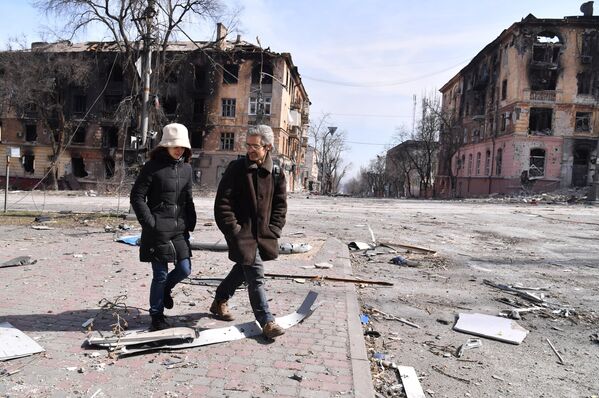 马里乌波尔市中心的居民。 - 俄罗斯卫星通讯社