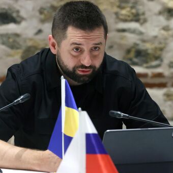 乌克兰最高拉达"人民公仆"党团主席戴维·阿拉哈米亚在伊斯坦布尔举行的俄乌谈判期间。 乌克兰最高拉达"人民公仆"党团主席戴维·阿拉哈米亚在伊斯坦布尔举行的俄乌谈判期间。 - 俄罗斯卫星通讯社