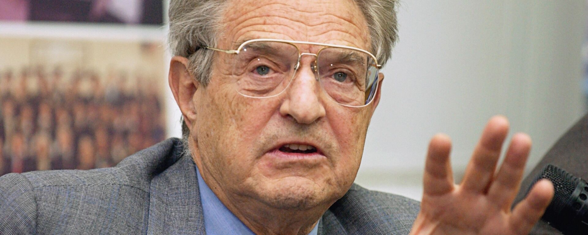 特朗普称反对他的抗议活动幕后推手是索罗斯和其他左翼激进分子 - 俄罗斯卫星通讯社, 1920, 20.10.2025