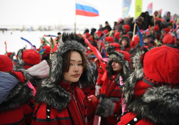 俄羅斯極北地區薩列哈德的民眾慶祝傳統節日——馴鹿牧民節。 - 俄羅斯衛星通訊社
