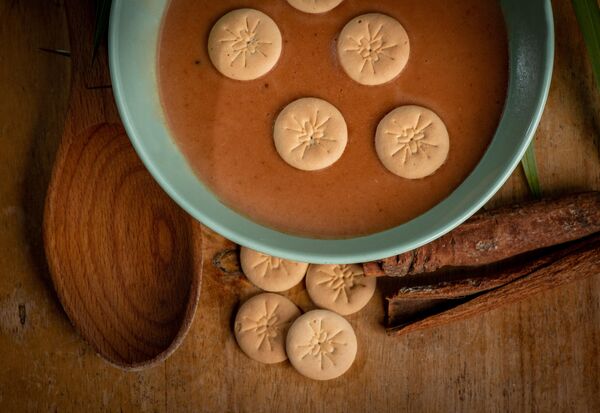 巧克力汤是一道现代发明。这道甜美浓香的汤食专为情人节订制发明。 巧克力汤是一道现代发明。这道甜美浓香的汤食专为情人节订制发明。 - 俄罗斯卫星通讯社