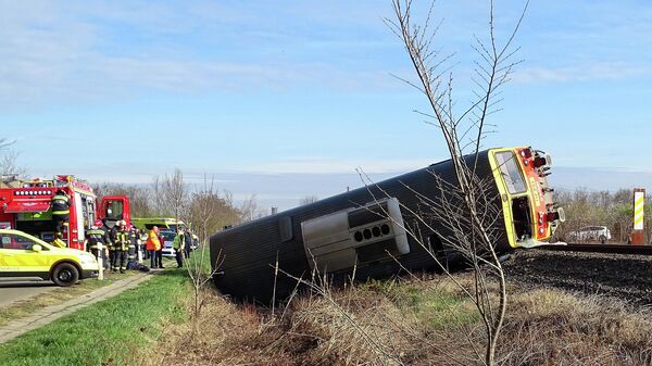 匈牙利火车与汽车相撞事故造成5人死亡10余人受伤 - 俄罗斯卫星通讯社