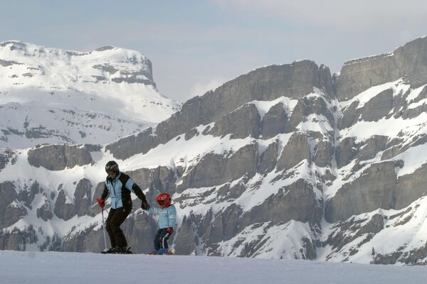 很难想象不山脉的瑞士会是甚么模样。平川滑雪可能增长能量代谢，有助于全身机关更好地罗致氧气，对于增强抵抗力有着自动熏染。 - 俄罗斯卫星通讯社