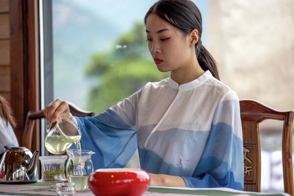 中國以茶文化聞名於世。通過飲茶，身體能夠獲得有益物質，增強體力。 - 俄羅斯衛星通訊社