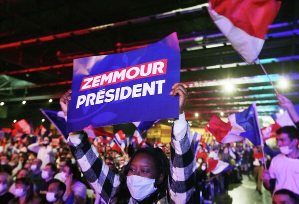 極右翼政黨主席、總統候選人澤穆爾在巴黎特羅卡德羅廣場舉行的競選集會上發表講話。 - 俄羅斯衛星通訊社