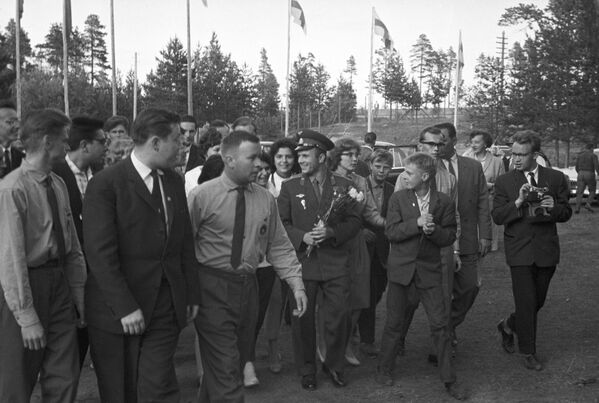 應“芬蘭-蘇聯”協會的邀請，蘇聯宇航員、蘇聯英雄加加林在芬蘭參加蘇芬友誼節。加加林是凱米國際青年營的貴賓。 - 俄羅斯衛星通訊社