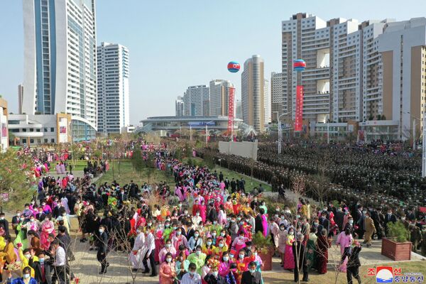 人们在平壤松花新区散步。 - 俄罗斯卫星通讯社