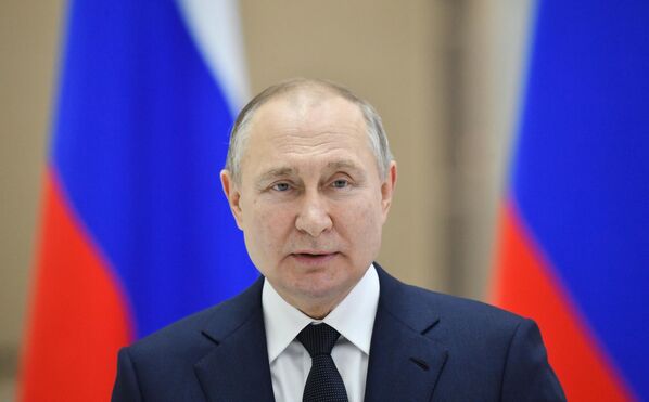4月12日，俄罗斯总统普京在运载火箭装配车间会见东方航天发射场的工人们并发表讲话。 - 俄罗斯卫星通讯社